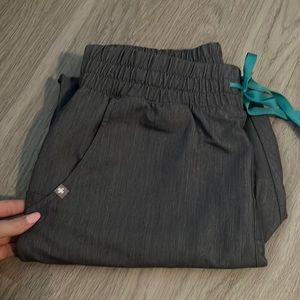 Figs Highwaisted Scrub Pants in Graphite